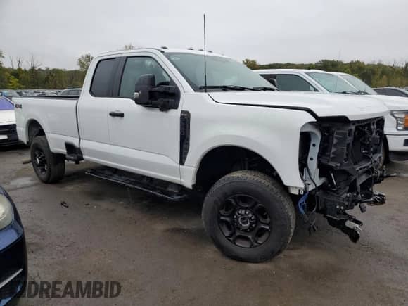 2023 Ford F-250 XL z VIN 1FT8X2BA3PEC95740, wystawiony jako Copart lot #68898844 z przebiegiem 10 044 mil mil oraz Szkoda całkowita • Salvage title. Historia ofert i sprzedaży dostępna na DreamBid. Obrazek 4.