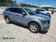 2025 Kia Sorento LX with VIN 5XYRG4JC0SG362040, listed as a Copart auction lot 70221805 with 6,911 mi miles and Salvage title. Bid and sale history available at DreamBid. Image 4.