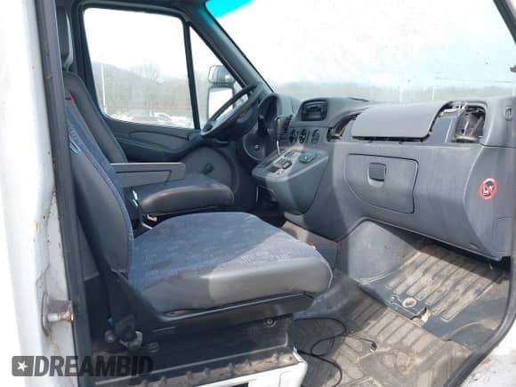 2005 Dodge Sprinter with VIN WD2PD644655726506, listed as a IAAI auction lot 41613814 with 292,952 mi miles and . Bid and sale history available at DreamBid. Image 5.