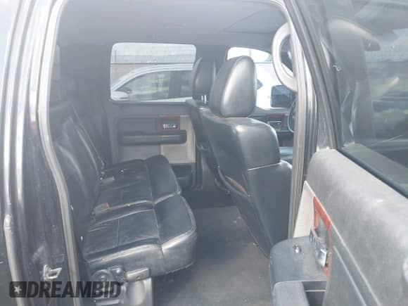 2005 Ford F-150 XLT z VIN 1FTPW12525FA40418, wystawiony jako IAAI lot #43520560 z przebiegiem 212 428 mil mil oraz . Historia ofert i sprzedaży dostępna na DreamBid. Obrazek 8.