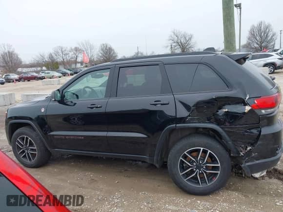 2019 Jeep Grand Cherokee Trailhawk z VIN 1C4RJFLT3KC554292, wystawiony jako IAAI lot #41953049 z przebiegiem 31 672 mil mil oraz . Historia ofert i sprzedaży dostępna na DreamBid. Obrazek 14.