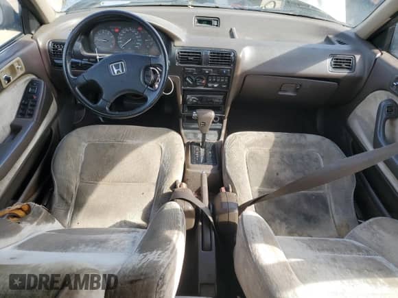 1990 Honda Accord LX z VIN JHMCB7659LC064137, wystawiony jako Copart lot #45761615 z przebiegiem 382 195 mil mil oraz Nie do naprawy • Non repairable. Historia ofert i sprzedaży dostępna na DreamBid. Obrazek 8.