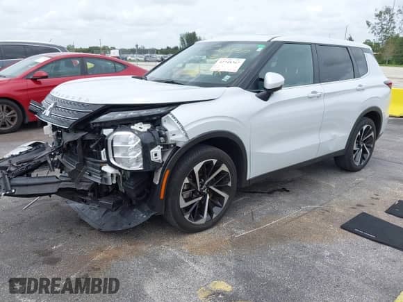 2023 Mitsubishi Outlander SE z VIN JA4J3UA88PZ060230, wystawiony jako IAAI lot #42748367 z przebiegiem 36 704 mil mil oraz . Historia ofert i sprzedaży dostępna na DreamBid. Obrazek 2.