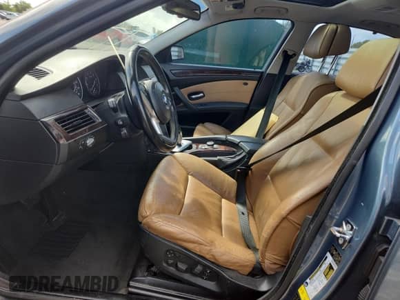 2009 BMW 5 Series 528i z VIN WBANU53549C122870, wystawiony jako Copart lot #81983975 z przebiegiem 198 286 mil mil oraz Szkoda całkowita • Salvage title. Historia ofert i sprzedaży dostępna na DreamBid. Obrazek 7.