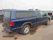 2003 Chevrolet S-10 LS z VIN 1GCDT19X738135867, wystawiony jako IAAI lot #42350932 z przebiegiem 154 541 mil mil oraz . Historia ofert i sprzedaży dostępna na DreamBid. Obrazek 4.