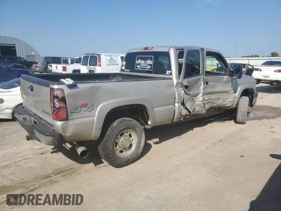2004 Chevrolet Silverado 2500HD LS with VIN 1GCHK23284F265371, listed as a Copart auction lot 71511755 with 316,505 mi miles and Salvage title. Bid and sale history available at DreamBid. Image 3.