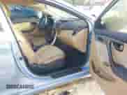 2013 Hyundai Elantra GLS z VIN KMHDH4AE7DU522789, wystawiony jako IAAI lot #43369615 z przebiegiem 184 345 mil mil oraz . Historia ofert i sprzedaży dostępna na DreamBid. Obrazek 5.