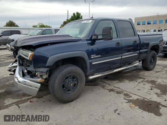 2005 Chevrolet Silverado 2500HD LS z VIN 1GCHK23275F842523, wystawiony jako Copart lot #58774865 z przebiegiem 247 536 mil mil oraz Szkoda całkowita • Salvage title. Historia ofert i sprzedaży dostępna na DreamBid. Obrazek 1.