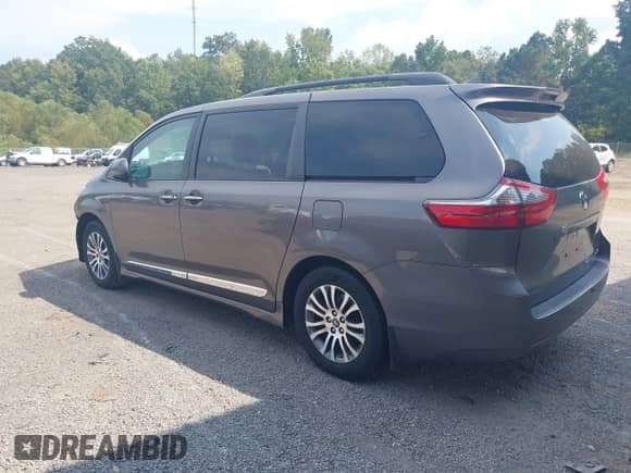 2020 Toyota Sienna XLE z VIN 5TDYZ3DC8LS053528, wystawiony jako IAAI lot #42921841 z przebiegiem 101 191 mil mil oraz . Historia ofert i sprzedaży dostępna na DreamBid. Obrazek 3.