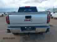 2018 GMC Sierra 1500 SLT z VIN 3GTU2NEC2JG556450, wystawiony jako IAAI lot #42597145 z przebiegiem 122 940 mil mil oraz . Historia ofert i sprzedaży dostępna na DreamBid. Obrazek 16.