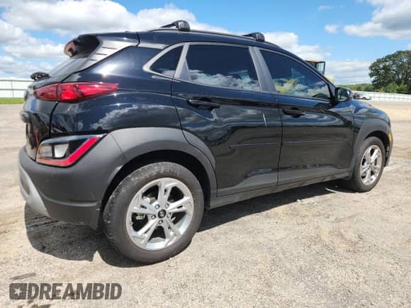 2023 Hyundai Kona SEL с VIN KM8K32AB7PU963682, выставлен на аукционе Copart как лот 70177385 с пробегом 21 042 миль миль и На запчасти • Non repairable. История ставок и продаж доступна на DreamBid. Изображение 3.