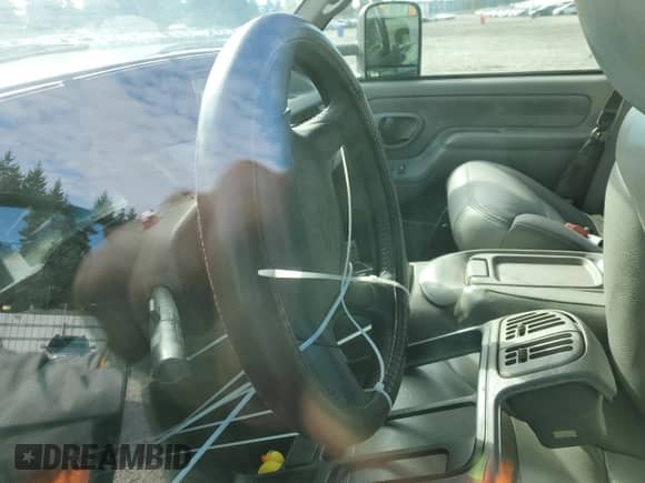 1996 Chevrolet Suburban с VIN 3GNEC16R5TG113409, выставлен на аукционе Copart как лот 84424155 с пробегом Не указан миль и Списание • Salvage title. История ставок и продаж доступна на DreamBid. Изображение 7.