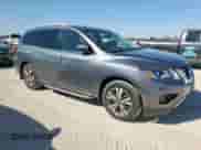 2017 Nissan Pathfinder SV z VIN 5N1DR2MMXHC603818, wystawiony jako Copart lot #91181525 z przebiegiem 128 277 mil mil oraz Czysty tytuł • Clean title. Historia ofert i sprzedaży dostępna na DreamBid. Obrazek 4.