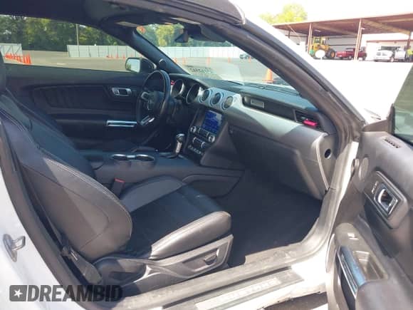 2022 Ford Mustang EcoBoost z VIN 1FATP8UH1N5101555, wystawiony jako IAAI lot #43112342 z przebiegiem 78 253 mil mil oraz . Historia ofert i sprzedaży dostępna na DreamBid. Obrazek 5.