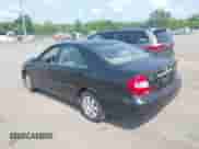 2003 Toyota Camry XLE z VIN 4T1BE32K33U130731, wystawiony jako IAAI lot #42442828 z przebiegiem 179 118 mil mil oraz . Historia ofert i sprzedaży dostępna na DreamBid. Obrazek 3.