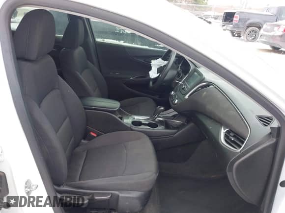 2016 Chevrolet Malibu LT z VIN 1G1ZE5ST0GF322490, wystawiony jako IAAI lot #41209750 z przebiegiem 92 219 mil mil oraz . Historia ofert i sprzedaży dostępna na DreamBid. Obrazek 5.