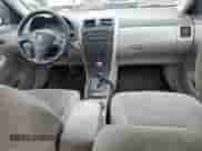 2011 Toyota Corolla S с VIN 2T1BU4EEXBC602678, выставлен на аукционе Copart как лот 54946695 с пробегом 189 305 миль миль и Списание • Salvage title. История ставок и продаж доступна на DreamBid. Изображение 8.