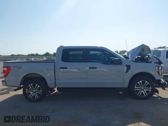 2023 Ford F-150 XL z VIN 1FTFW1E50PKF68461, wystawiony jako IAAI lot #42971295 z przebiegiem 24 695 mil mil oraz . Historia ofert i sprzedaży dostępna na DreamBid. Obrazek 13.