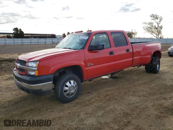 2004 Chevrolet Silverado 3500 с VIN 1GCJC33104F153613, выставлен на аукционе Copart как лот 81335784 с пробегом 320 963 миль миль и Списание • Salvage title. История ставок и продаж доступна на DreamBid. Изображение 1.