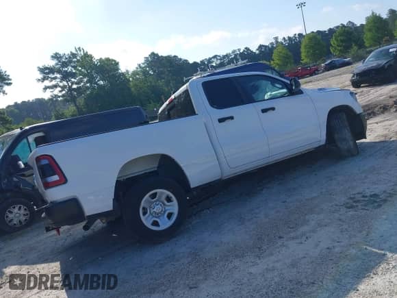 2023 Ram 1500 Tradesman z VIN 1C6SRFCT5PN547373, wystawiony jako IAAI lot #42709888 z przebiegiem 28 872 mil mil oraz . Historia ofert i sprzedaży dostępna na DreamBid. Obrazek 4.