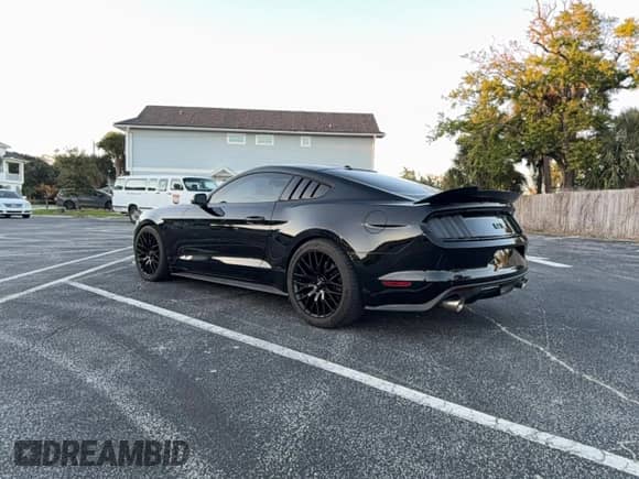 2017 Ford Mustang GT z VIN 1FA6P8CF9H5263838, wystawiony jako Copart lot #89445895 z przebiegiem 59 348 mil mil oraz Czysty tytuł • Clean title. Historia ofert i sprzedaży dostępna na DreamBid. Obrazek 3.