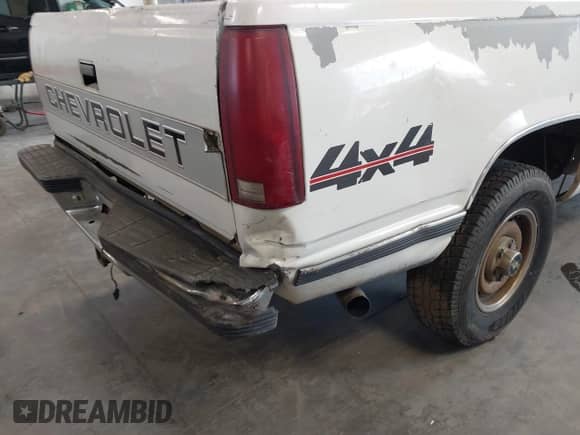 1992 Chevrolet Silverado 2500 с VIN 1GCFK24K2NE165196, выставлен на аукционе IAAI как лот 42631047 с пробегом 285 108 миль миль и . История ставок и продаж доступна на DreamBid. Изображение 6.