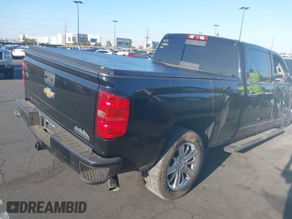 2014 Chevrolet Silverado 1500 High Country z VIN 3GCPCTEC2EG406164, wystawiony jako IAAI lot #42293653 z przebiegiem 44 351 mil mil oraz . Historia ofert i sprzedaży dostępna na DreamBid. Obrazek 4.
