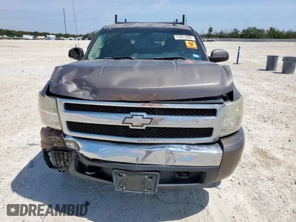 2008 Chevrolet Silverado 1500 1LT with VIN 2GCEC13JX81325875, listed as a Copart auction lot 71851205 with 308,421 mi miles and Salvage title. Bid and sale history available at DreamBid. Image 5.
