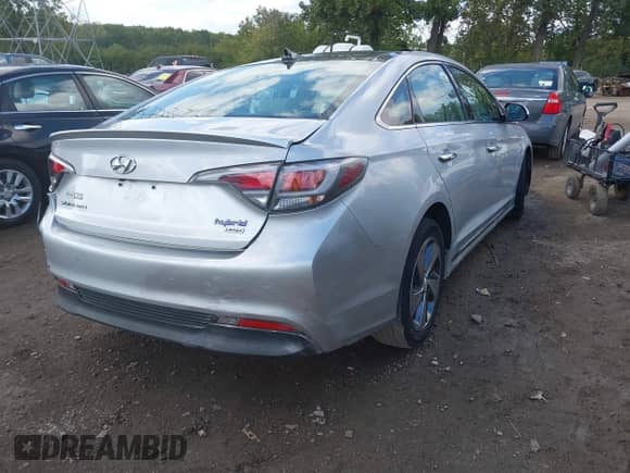 2017 Hyundai Sonata Limited with VIN KMHE34L10HA054800, listed as a IAAI auction lot 43287146 with 110,956 mi miles and . Bid and sale history available at DreamBid. Image 4.