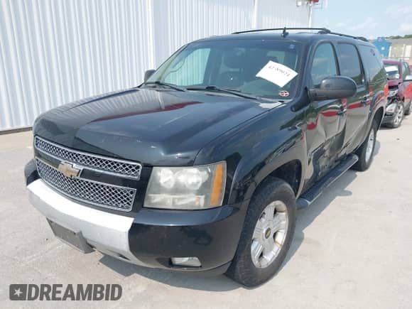 2011 Chevrolet Suburban LT z VIN 1GNSKJE36BR102923, wystawiony jako IAAI lot #42389021 z przebiegiem 213 931 mil mil oraz . Historia ofert i sprzedaży dostępna na DreamBid. Obrazek 17.