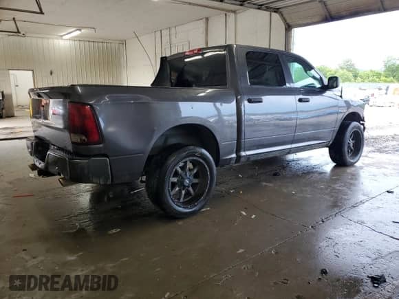 2016 Ram 1500 Express z VIN 1C6RR7KTXGS157036, wystawiony jako Copart lot #66013075 z przebiegiem 218 636 mil mil oraz Szkoda całkowita • Salvage title. Historia ofert i sprzedaży dostępna na DreamBid. Obrazek 3.