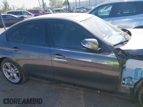 2018 BMW 3 Series 340i xDrive with VIN WBA8B7G52JNU95522, listed as a IAAI auction lot 43344158 with 50,574 mi miles and . Bid and sale history available at DreamBid. Image 14.