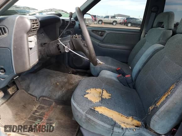 1994 Chevrolet S-10 с VIN 1GCCS14Z8R8220670, выставлен на аукционе Copart как лот 54712404 с пробегом 98 814 миль миль и Списание • Salvage title. История ставок и продаж доступна на DreamBid. Изображение 7.