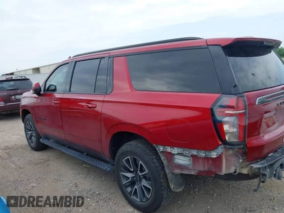 2022 Chevrolet Suburban Z71 с VIN 1GNSKDKDXNR127651, выставлен на аукционе IAAI как лот 42893918 с пробегом 87 684 миль миль и . История ставок и продаж доступна на DreamBid. Изображение 15.