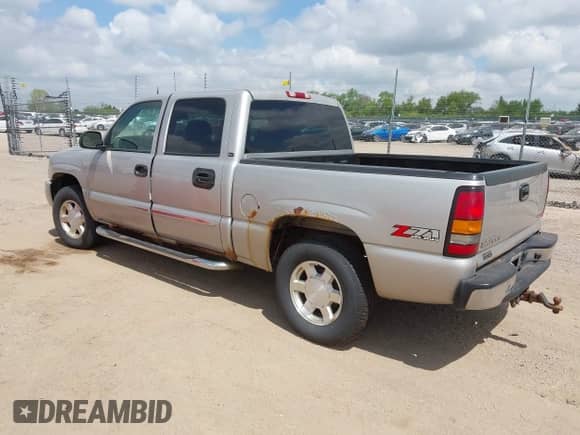 2005 GMC Sierra 1500 SLE with VIN 2GTEK13T051127290, listed as a IAAI auction lot 42260255 with 149,838 mi miles and . Bid and sale history available at DreamBid. Image 3.