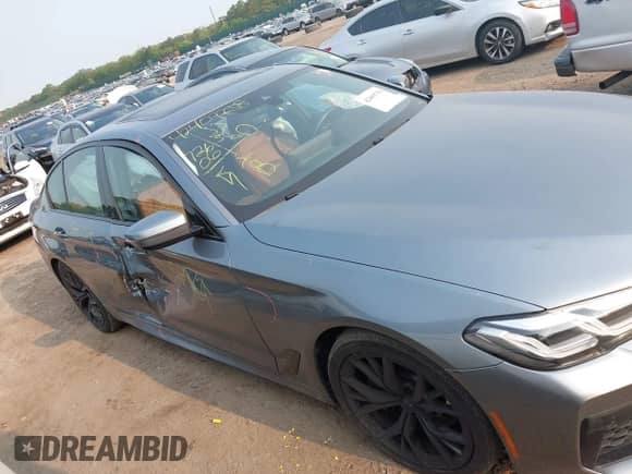 2021 BMW 5 Series 530i xDrive z VIN WBA13BJ03MWX10421, wystawiony jako IAAI lot #42409758 z przebiegiem 72 606 mil mil oraz . Historia ofert i sprzedaży dostępna na DreamBid. Obrazek 6.