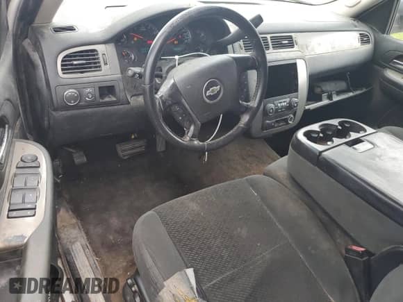 2008 Chevrolet Suburban 3LT с VIN 1GNFC16J98J220502, выставлен на аукционе Copart как лот 70514685 с пробегом 195 528 миль миль и Списание • Salvage title. История ставок и продаж доступна на DreamBid. Изображение 8.