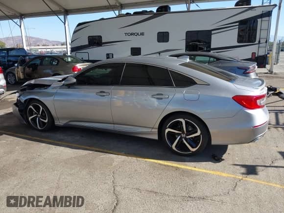 2018 Honda Accord Sport z VIN 1HGCV2F32JA049421, wystawiony jako IAAI lot #43171479 z przebiegiem 77 720 mil mil oraz . Historia ofert i sprzedaży dostępna na DreamBid. Obrazek 13.