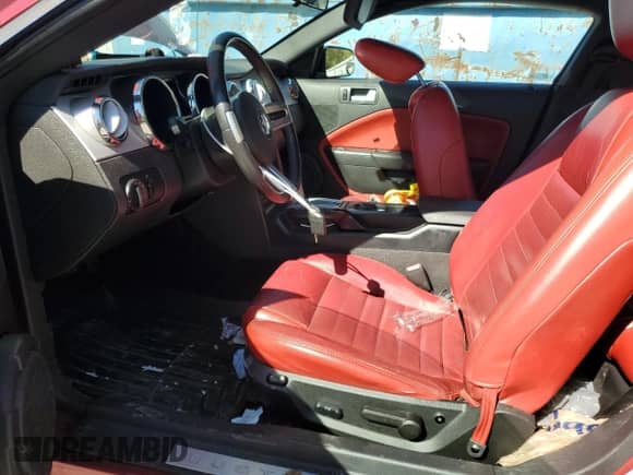 2005 Ford Mustang GT Deluxe с VIN 1ZVFT82H855218777, выставлен на аукционе Copart как лот 86161145 с пробегом 102 037 миль миль и Списание • Salvage title. История ставок и продаж доступна на DreamBid. Изображение 7.