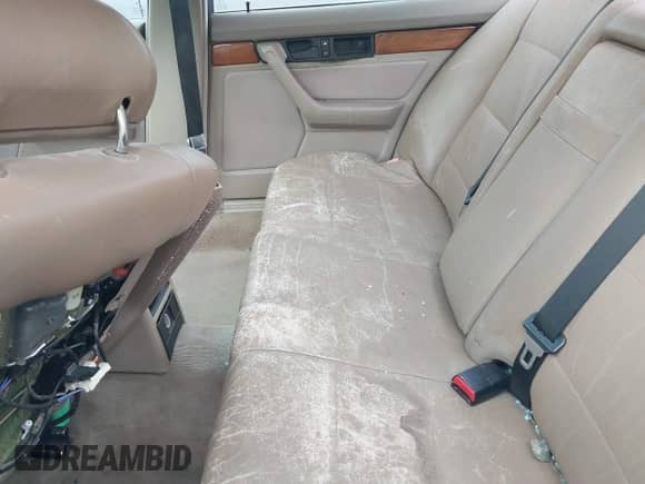 1991 BMW 5 Series z VIN WBAHD6311MBJ59728, wystawiony jako IAAI lot #41992199 z przebiegiem 295 646 mil mil oraz . Historia ofert i sprzedaży dostępna na DreamBid. Obrazek 8.