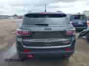 2019 Jeep Compass Trailhawk z VIN 3C4NJDDB8KT722053, wystawiony jako IAAI lot #42634252 z przebiegiem 69 628 mil mil oraz . Historia ofert i sprzedaży dostępna na DreamBid. Obrazek 16.