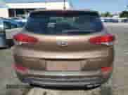 2016 Hyundai Tucson Sport z VIN KM8J33A2XGU247201, wystawiony jako Copart lot #64049965 z przebiegiem 83 721 mil mil oraz Czysty tytuł • Clean title. Historia ofert i sprzedaży dostępna na DreamBid. Obrazek 6.