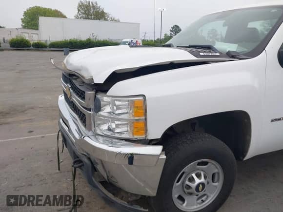 2012 Chevrolet Silverado 2500HD Work Truck z VIN 1GB0CVCG8CF145676, wystawiony jako IAAI lot #41835188 z przebiegiem 88 412 mil mil oraz . Historia ofert i sprzedaży dostępna na DreamBid. Obrazek 18.