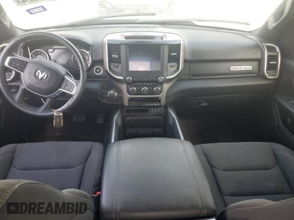 2023 Ram 1500 Big Horn z VIN 1C6RREBT6PN545366, wystawiony jako Copart lot #71802624 z przebiegiem Nie podano mil oraz Szkoda całkowita • Salvage title. Historia ofert i sprzedaży dostępna na DreamBid. Obrazek 8.