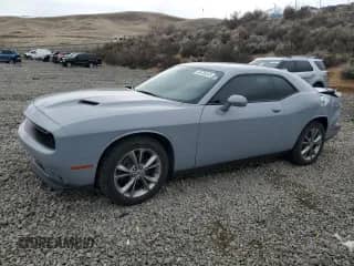 2020 Dodge Challenger SXT with VIN 2C3CDZGG5LH190004, listed as a Copart auction lot 49739205 with 39,256 mi miles and Salvage title. Bid and sale history available at DreamBid. Image 1.