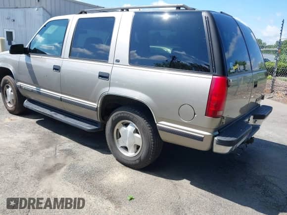 1998 Chevrolet Tahoe с VIN 1GNEK13R0WJ321045, выставлен на аукционе IAAI как лот 42223891 с пробегом 192 041 миль миль и . История ставок и продаж доступна на DreamBid. Изображение 3.