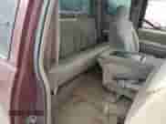 1998 Chevrolet Silverado 2500 с VIN 1GCGK29R0WE209238, выставлен на аукционе Copart как лот 65289165 с пробегом 141 791 миль миль и Списание • Salvage title. История ставок и продаж доступна на DreamBid. Изображение 10.