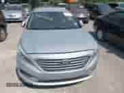 2017 Hyundai Sonata SE с VIN 5NPE24AF7HH513724, выставлен на аукционе IAAI как лот 43005758 с пробегом 138 253 миль миль и . История ставок и продаж доступна на DreamBid. Изображение 12.