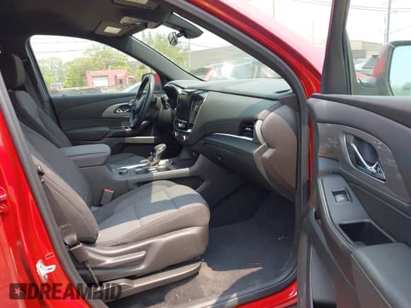 2023 Chevrolet Traverse LT Cloth z VIN 1GNERGKWXPJ310710, wystawiony jako IAAI lot #42405803 z przebiegiem 10 085 mil mil oraz . Historia ofert i sprzedaży dostępna na DreamBid. Obrazek 5.
