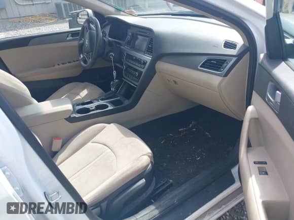 2016 Hyundai Sonata SE с VIN 5NPE24AF5GH323371, выставлен на аукционе IAAI как лот 43313116 с пробегом 110 493 миль миль и . История ставок и продаж доступна на DreamBid. Изображение 5.